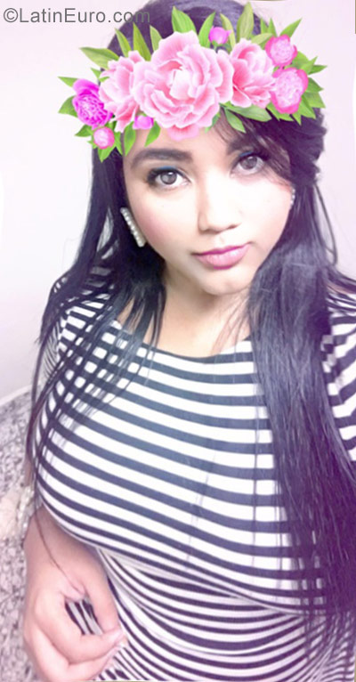 Date this hard body Dominican Republic girl Ariadna from Santo Domingo DO29608