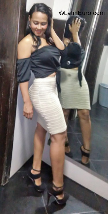 Date this voluptuous Dominican Republic girl Isabel from Santiago DO29614