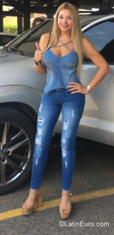 Date this fun Colombia girl Viviana from Barranquilla CO22027