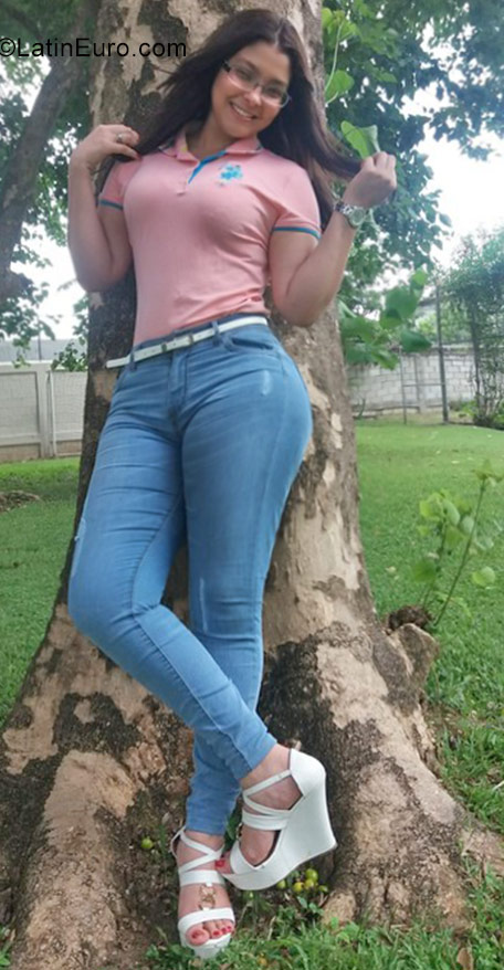 Date this voluptuous Dominican Republic girl Rosana from Santo Domingo DO29691