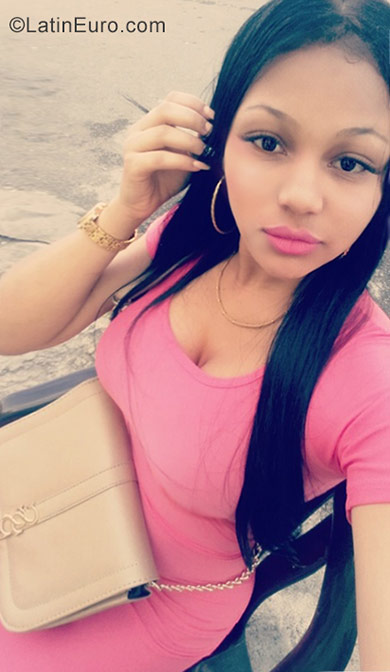 Date this pretty Dominican Republic girl Marlin from Santo Domingo DO29699