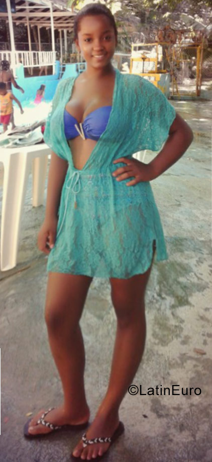 Date this pretty Dominican Republic girl Mary from Santo Domingo DO29706