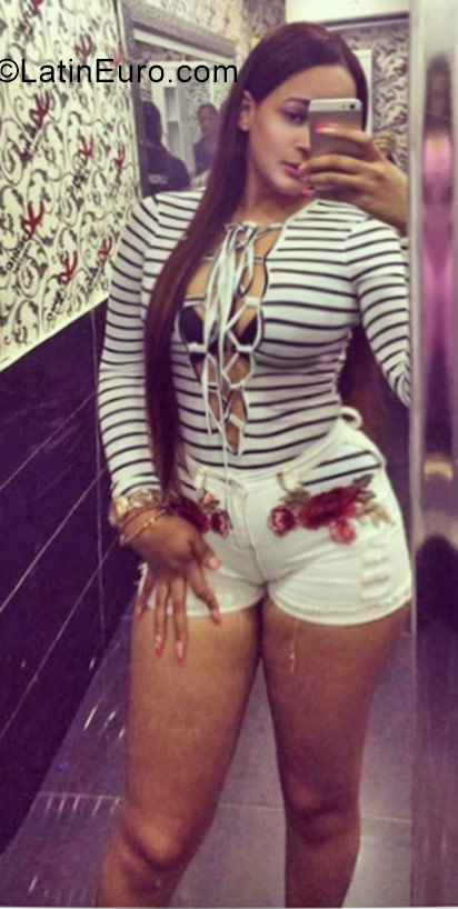 Date this fun Dominican Republic girl Yoly from Santo Domingo DO29750