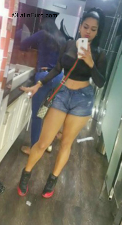 Date this happy Dominican Republic girl Estrella from Santo Domingo DO29763