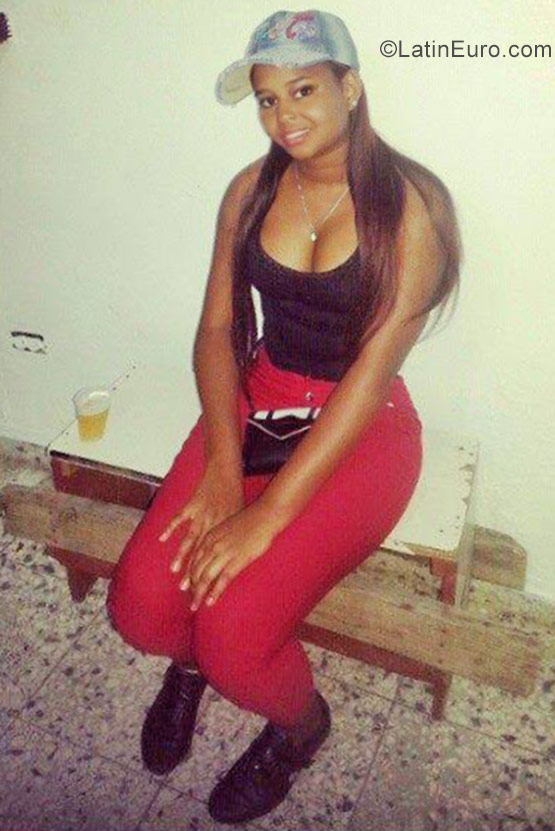 Date this tall Dominican Republic girl Yamilka from Santo Domingo DO29786