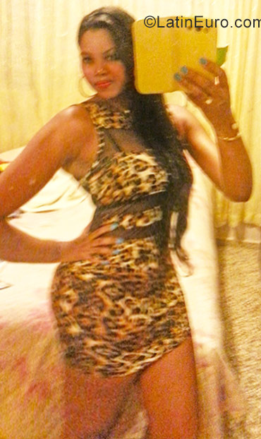 Date this foxy Dominican Republic girl Esmeralda from Santo Domingo DO29790