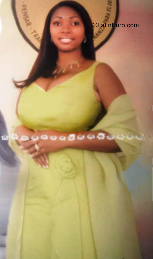 Date this beautiful Dominican Republic girl Cristina victor from Santo Domingo DO29795