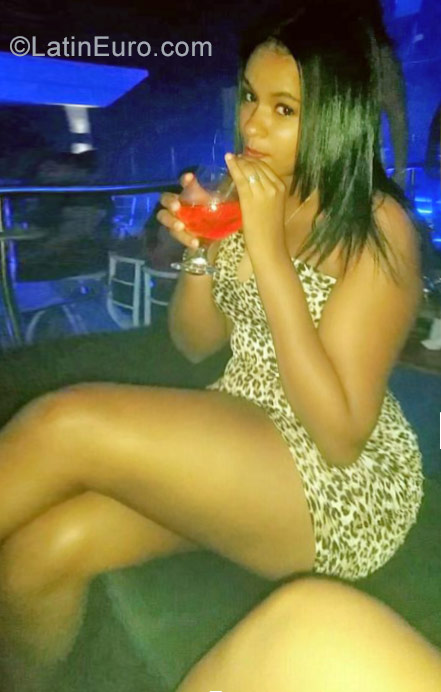 Date this athletic Dominican Republic girl Katerin from Santiago DO29811