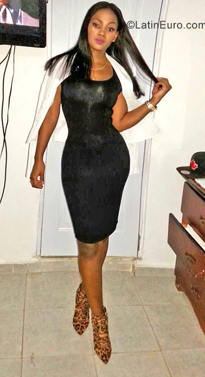 Date this hard body Dominican Republic girl Yenny from Santo Domingo DO29826