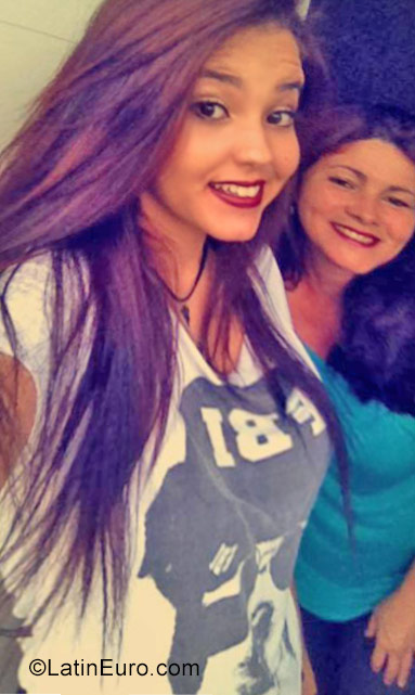 Date this funny Brazil girl Eloa from Varginha BR10207