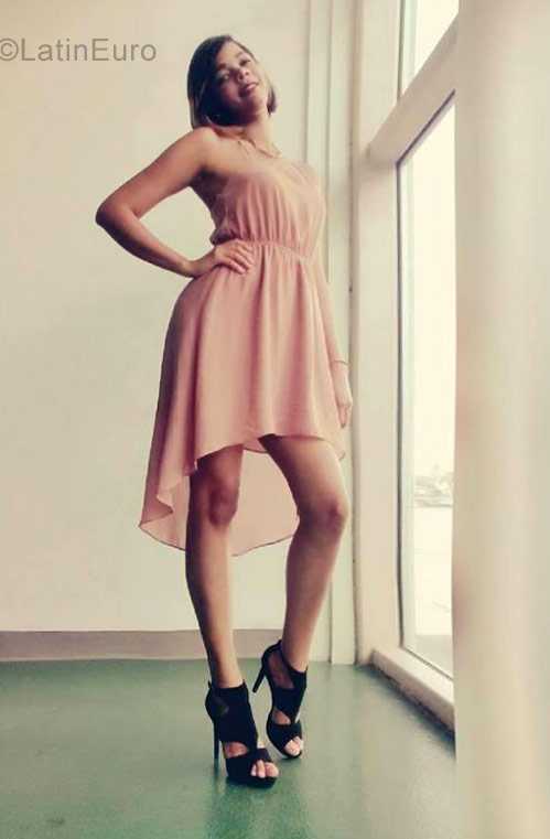Date this delightful Dominican Republic girl Aliany from Santo Domingo DO29923
