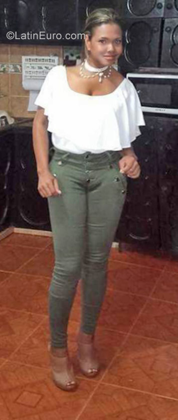 Date this nice looking Colombia girl Johannita jay from San Andres Isla CO22126