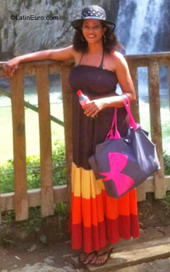 Date this stunning Dominican Republic girl Mara from Santo Domingo DO29966