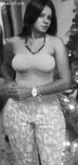 Date this happy Dominican Republic girl Carmen from Santo Domingo DO29970