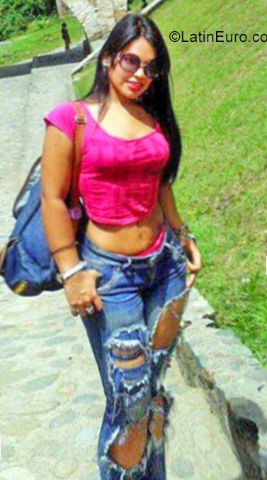 Date this cute Colombia girl Mauren from Guacari CO22196