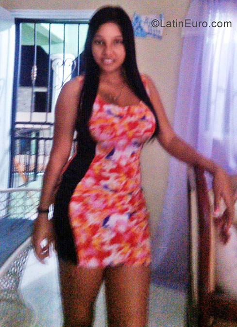 Date this happy Dominican Republic girl Yamilex from Santo Domingo DO30072