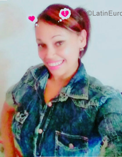 Date this beautiful Dominican Republic girl Evelin from Santiago DO30076