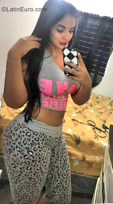 Date this hard body Dominican Republic girl Esmeralda from Santiago DO30127