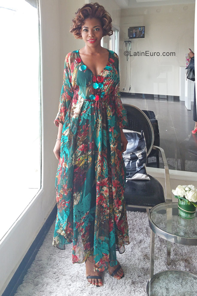 Date this charming Senegal girl Patricia from Dakar SN245