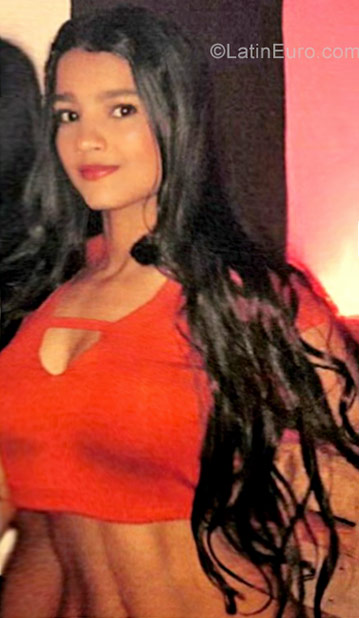 Date this athletic Colombia girl Omaira from Barranquilla CO22210