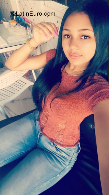 Date this voluptuous Dominican Republic girl Nati from Santo Domingo DO30173