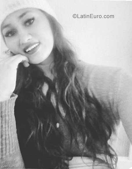 Date this young Colombia girl Natalia from Bogota CO22262