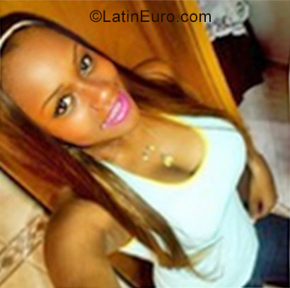 Date this voluptuous Colombia girl Daniela from Cali CO22297
