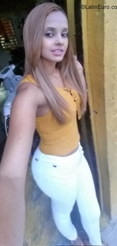 Date this pretty Dominican Republic girl Mari from Santiago DO30252