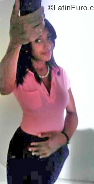 Date this voluptuous Dominican Republic girl Eva from Santo Domingo DO30283