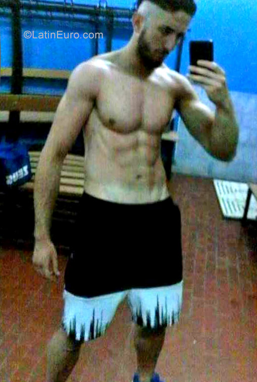 Date this hard body Italy man Massimo from ercolano IT290