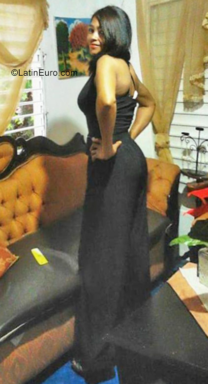 Date this happy Dominican Republic girl Ramolia from Moca DO30313