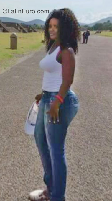 Date this tall Colombia girl Rubi from Cali CO22346