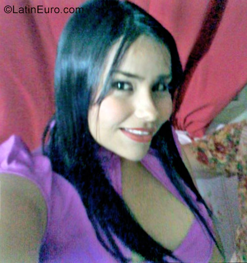 Date this attractive Venezuela girl Karol from Maracaibo VE955