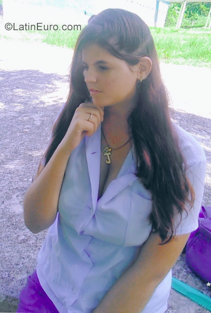 Date this athletic Cuba girl Baby from La Habana CU112