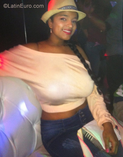 Date this charming Colombia girl Michel from Cali CO22387