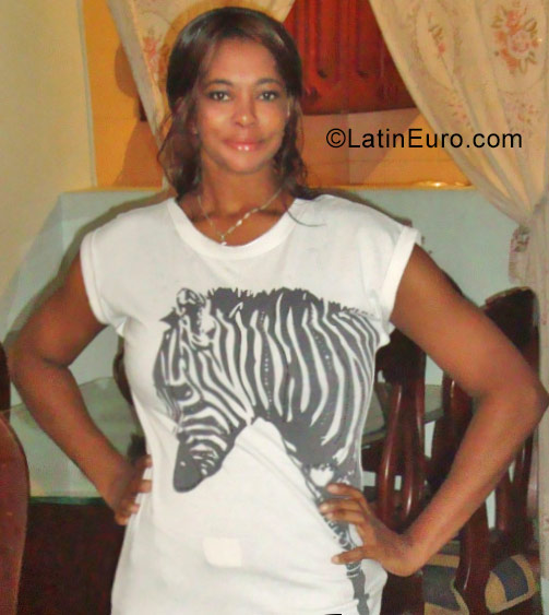 Date this sensual Colombia girl Mura from Cali CO22390