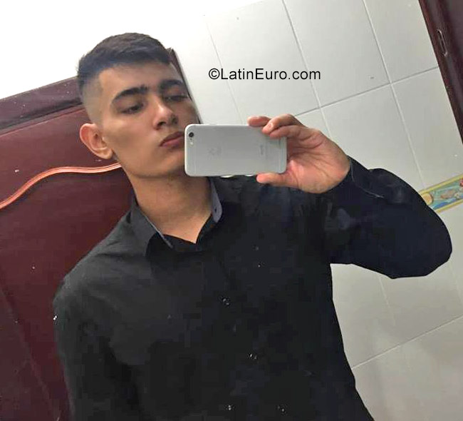 Date this good-looking Venezuela man Rey from Valencia VE974