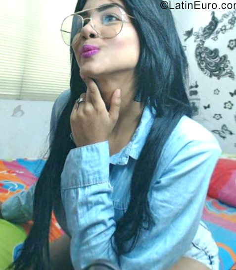 Date this sultry Colombia girl Alison from Bucaramanga CO22436