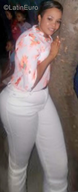 Date this cute Dominican Republic girl Demeris from Santiago DO30431