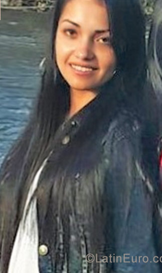 Date this georgeous Colombia girl Milena from Bogota CO22467