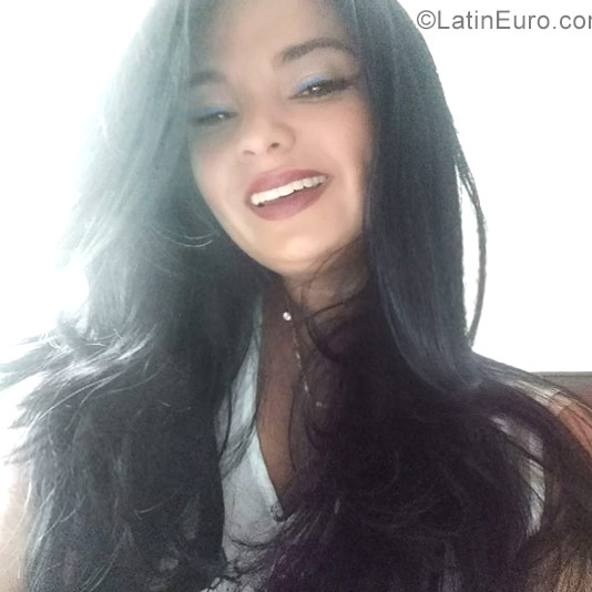 Date this lovely Colombia girl Andrea from Bogota CO22473