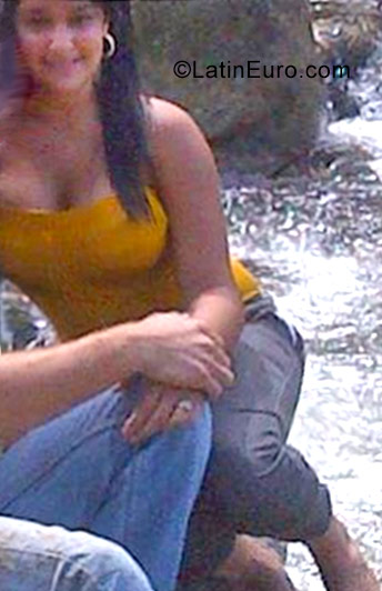 Date this lovely Venezuela girl Juse from Maracaibo VE996