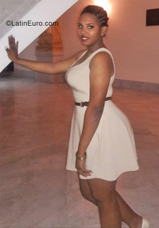 Date this foxy Cuba girl Daniela from Havana CU126