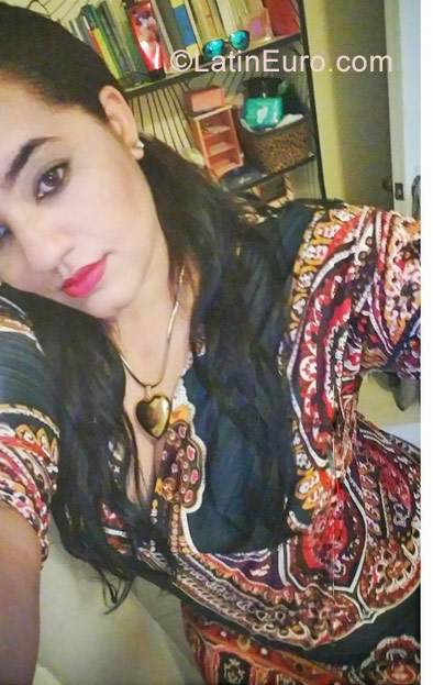 Date this gorgeous Dominican Republic girl Gimi from Santo Domingo DO30456