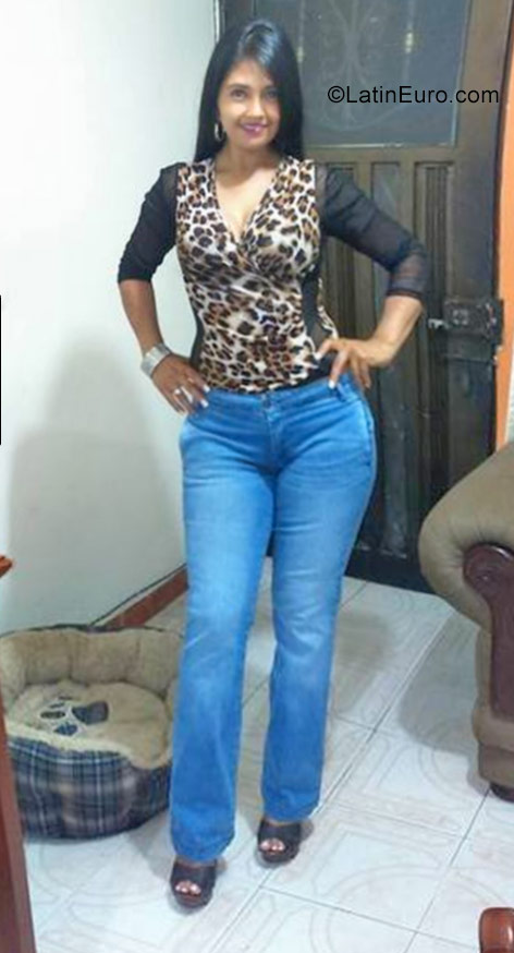 Date this gorgeous Colombia girl Adriana from Popayan CO22522