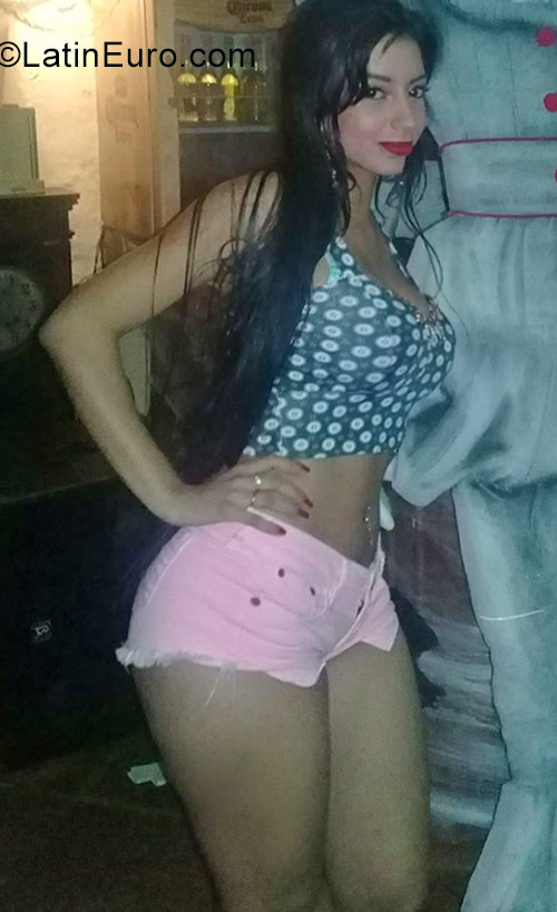 Date this hard body Colombia girl Saral from Medellin CO30450