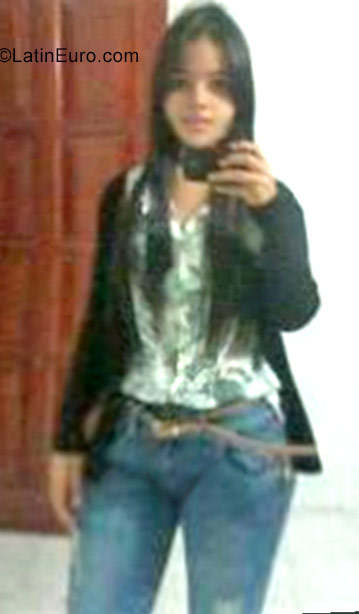 Date this tall Colombia girl Alejandra from Bogota CO22581