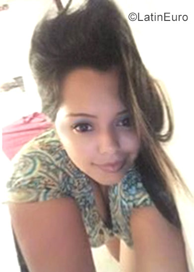 Date this charming Venezuela girl Yubi from Caracas VE1045