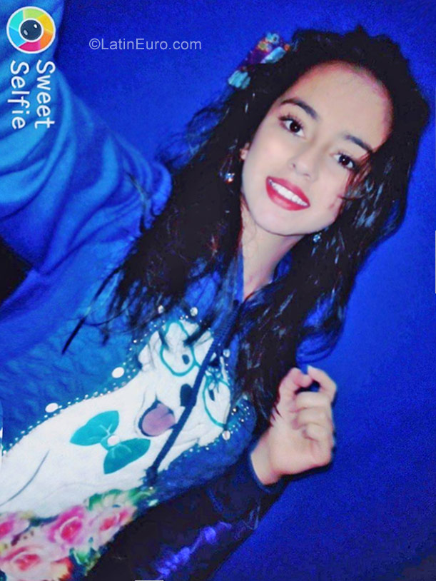 Date this happy Colombia girl Diana from Bogota CO22687