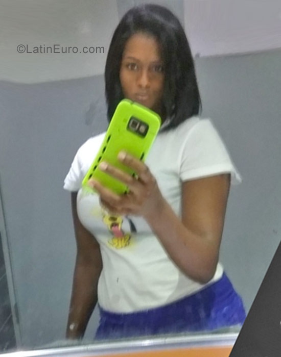 Date this hot Dominican Republic girl Yaenilis from Santo Domingo DO37593